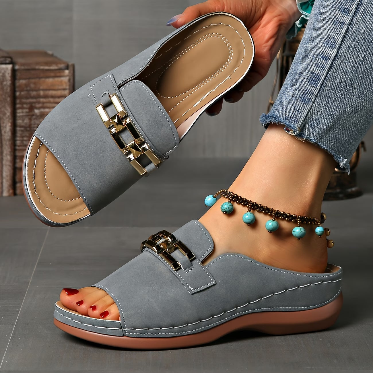 Mules Compensées Confort à Boucle Dorée